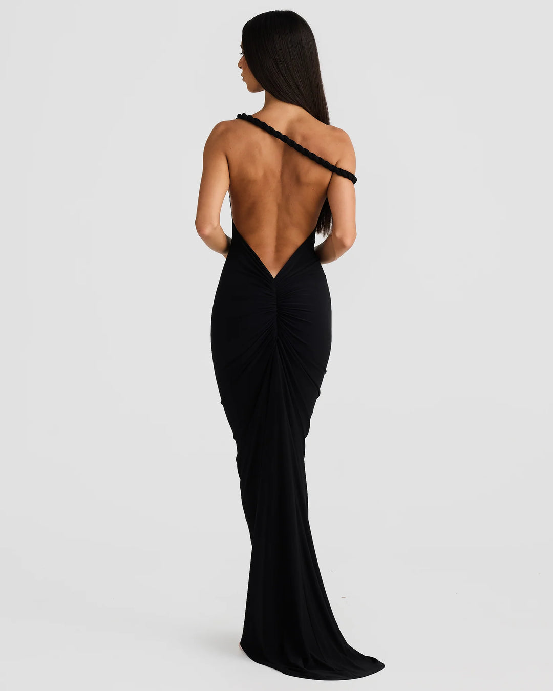 Alina – The Silhouette-Sculpting Evening Gown