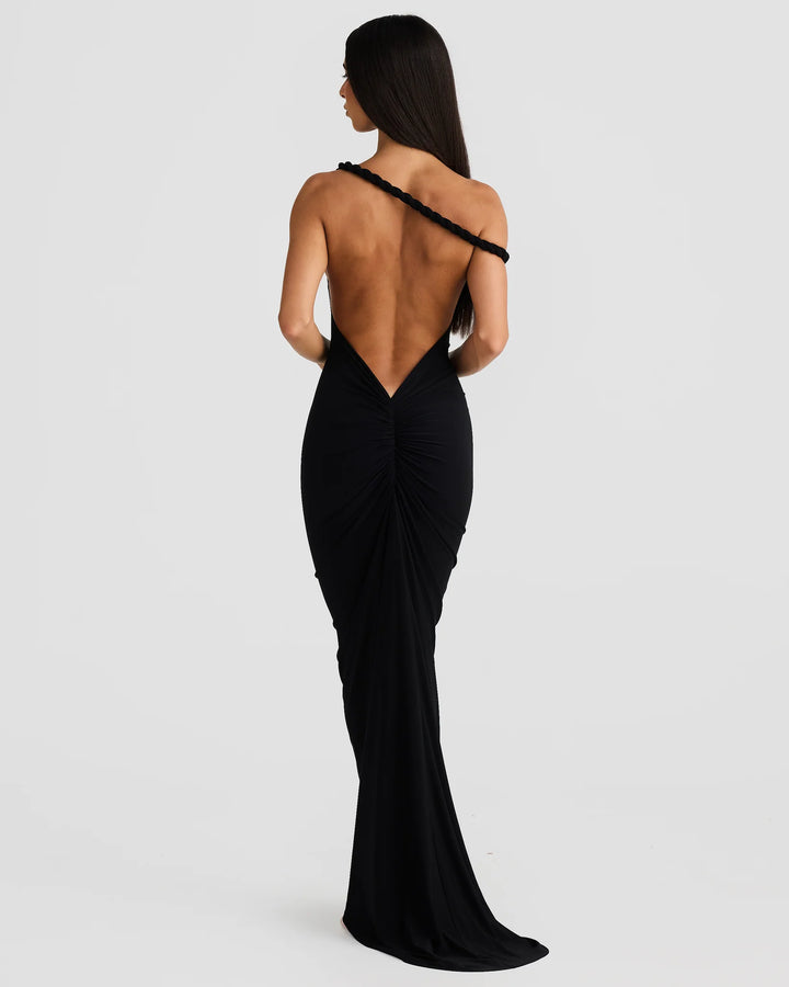 Alina – The Silhouette-Sculpting Evening Gown
