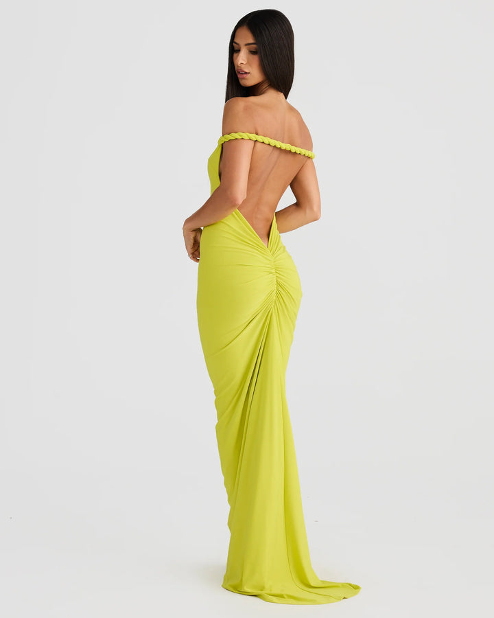 Alina – The Silhouette-Sculpting Evening Gown