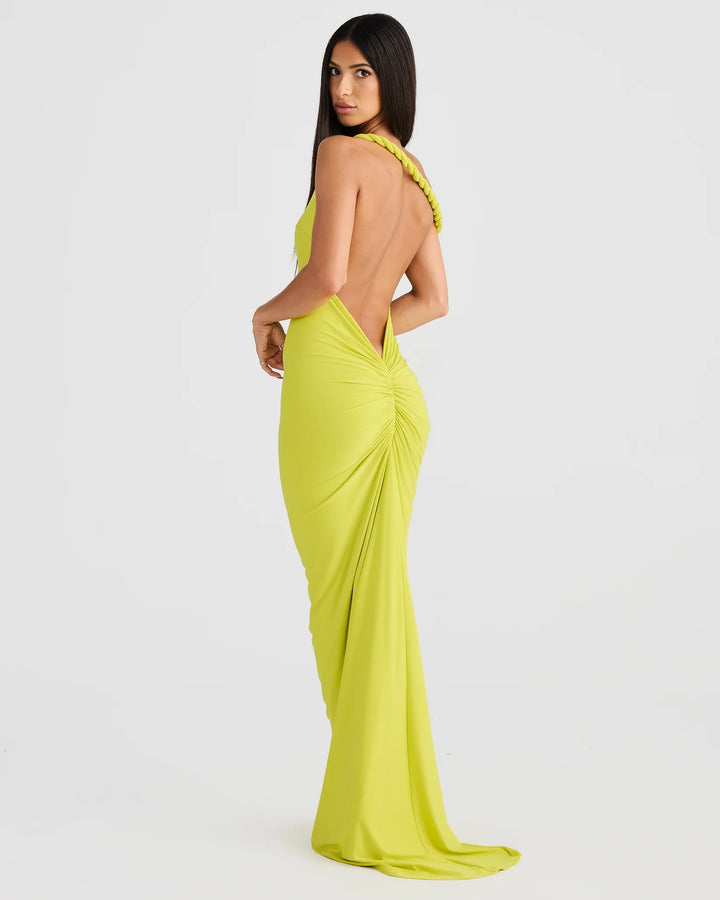 Alina – The Silhouette-Sculpting Evening Gown