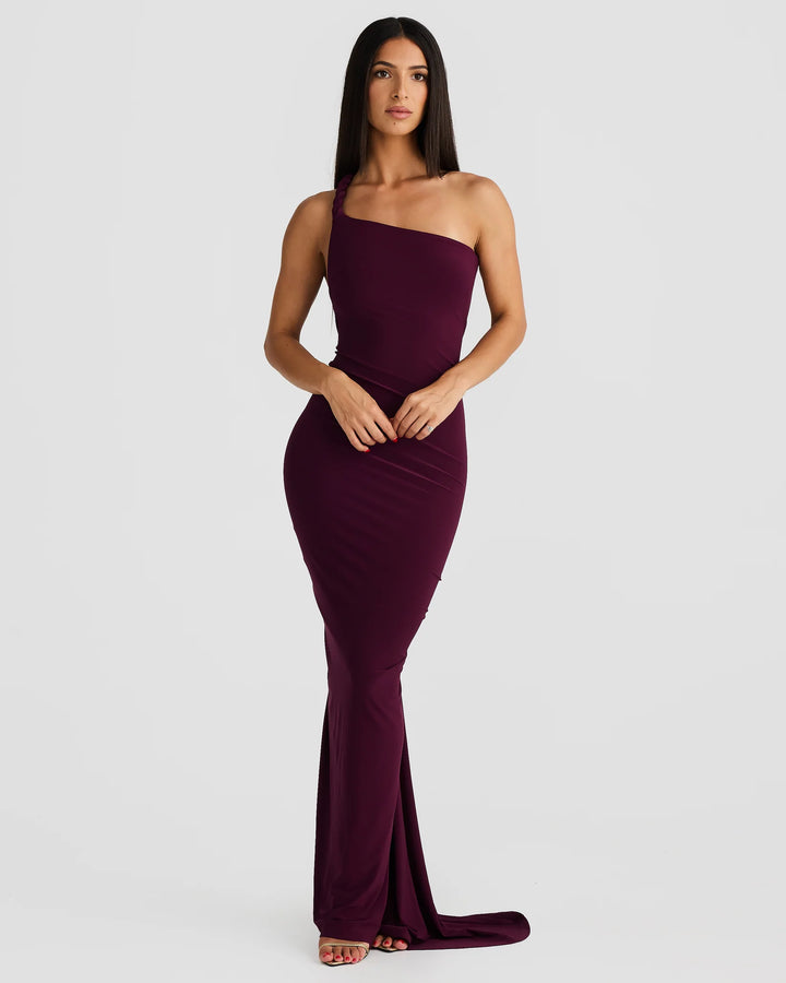 Alina – The Silhouette-Sculpting Evening Gown