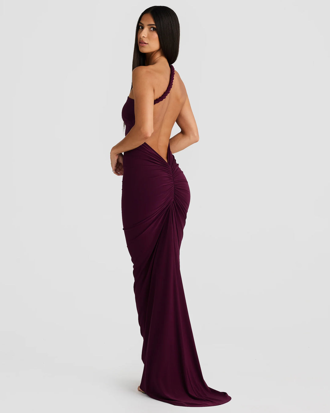 Alina – The Silhouette-Sculpting Evening Gown