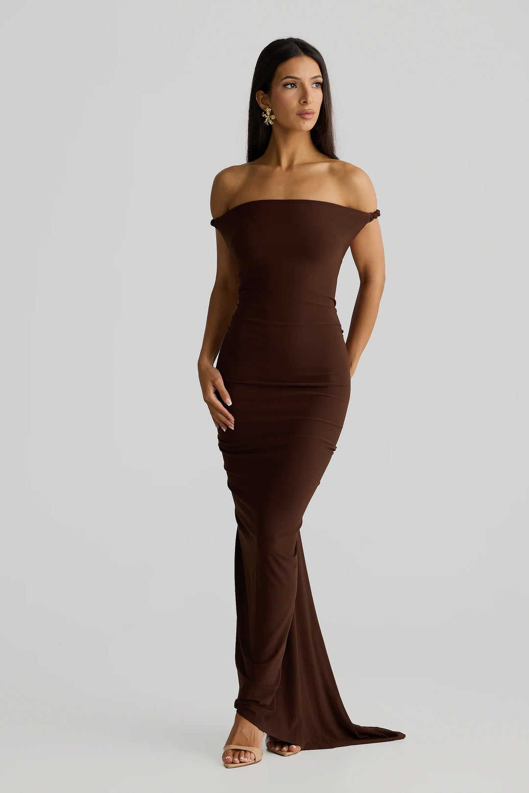 Alina – The Silhouette-Sculpting Evening Gown