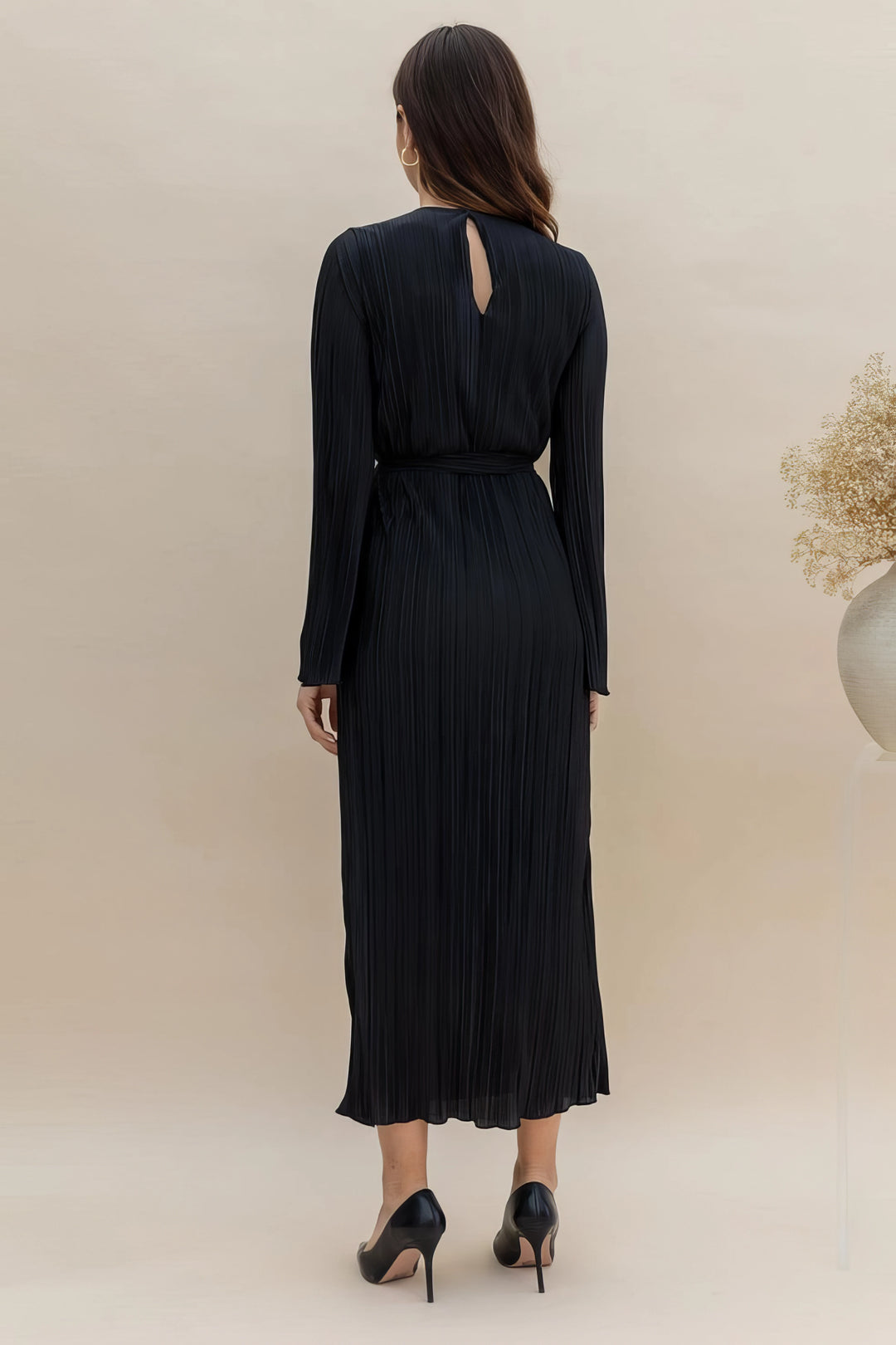 Anastasy – The Elegant Pleats Muse