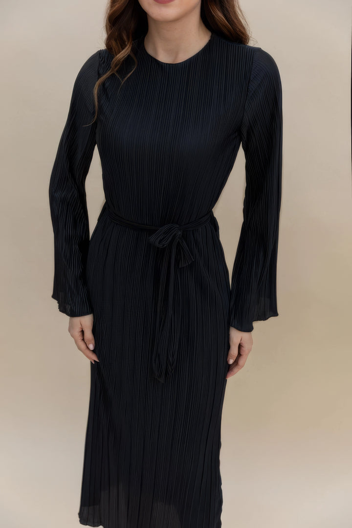 Anastasy – The Elegant Pleats Muse