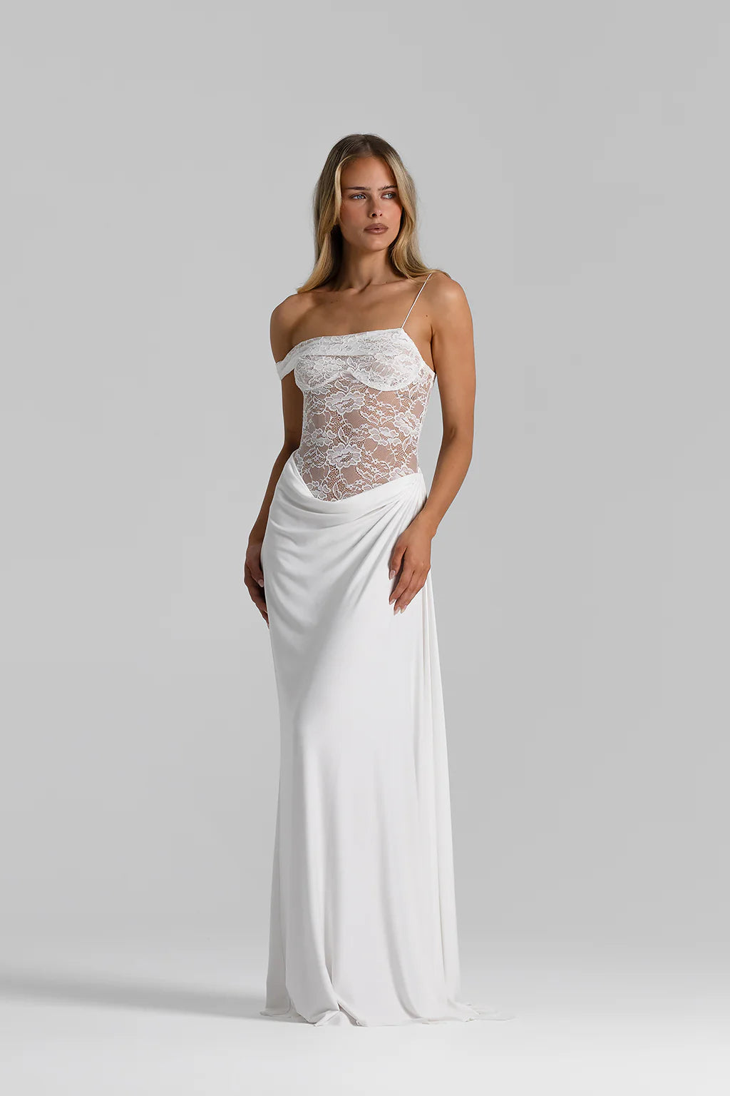 Clotilde – D'Mëtternuecht Rousekleed