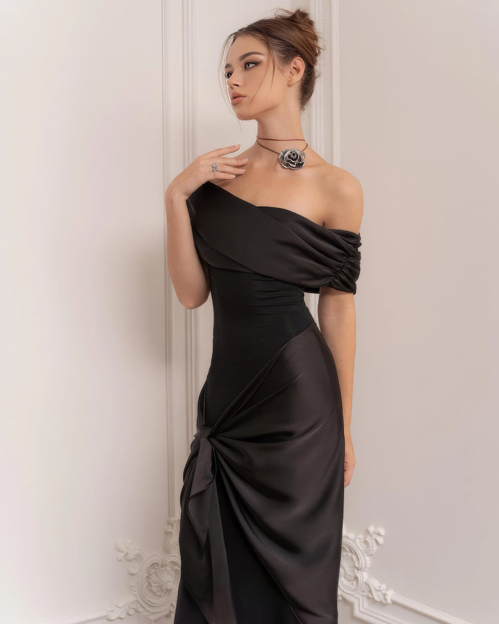 Romantique – The Satin Drape Hourglass Gown