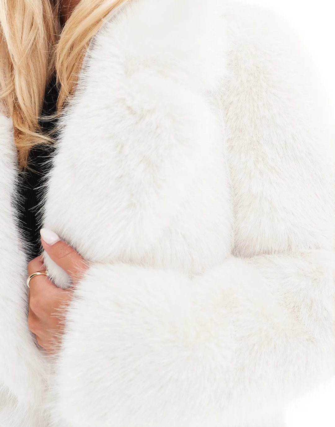 Lilyna – The Luxe Faux Fur Statement