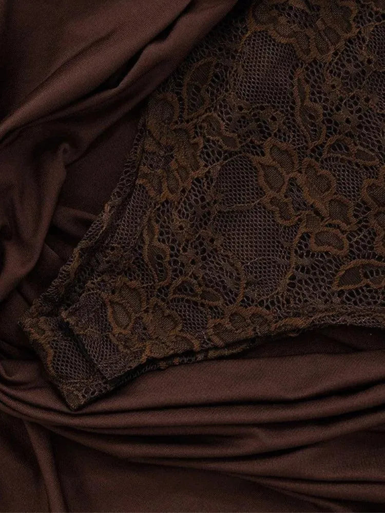 Clotilde – D'Mëtternuecht Rousekleed