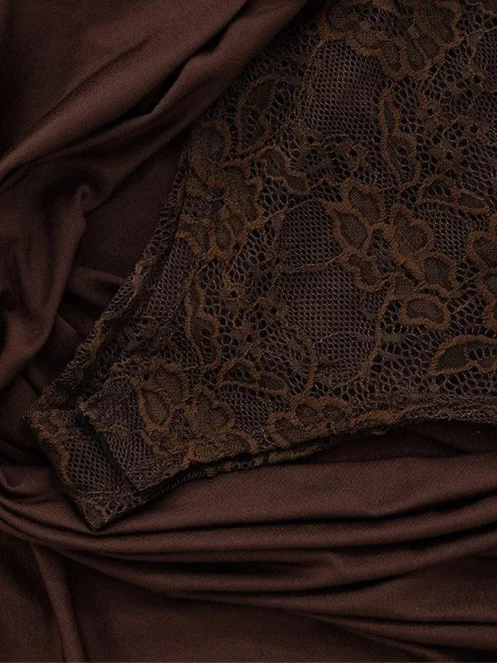 Clotilde – D'Mëtternuecht Rousekleed