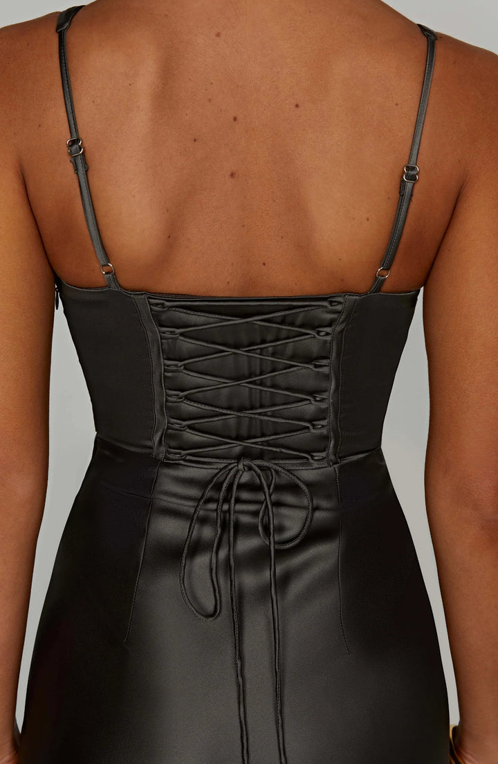 Selena – D'Geskulptéiert Sanduhr Kleed