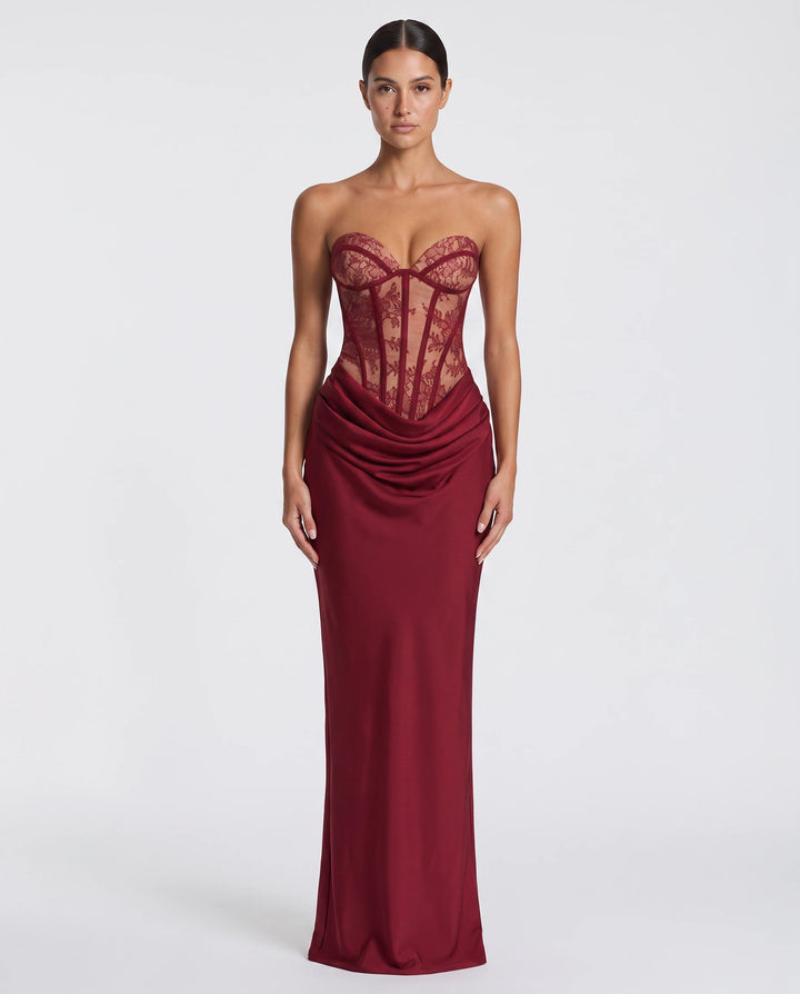 Solvaine — La robe longue corset en dentelle