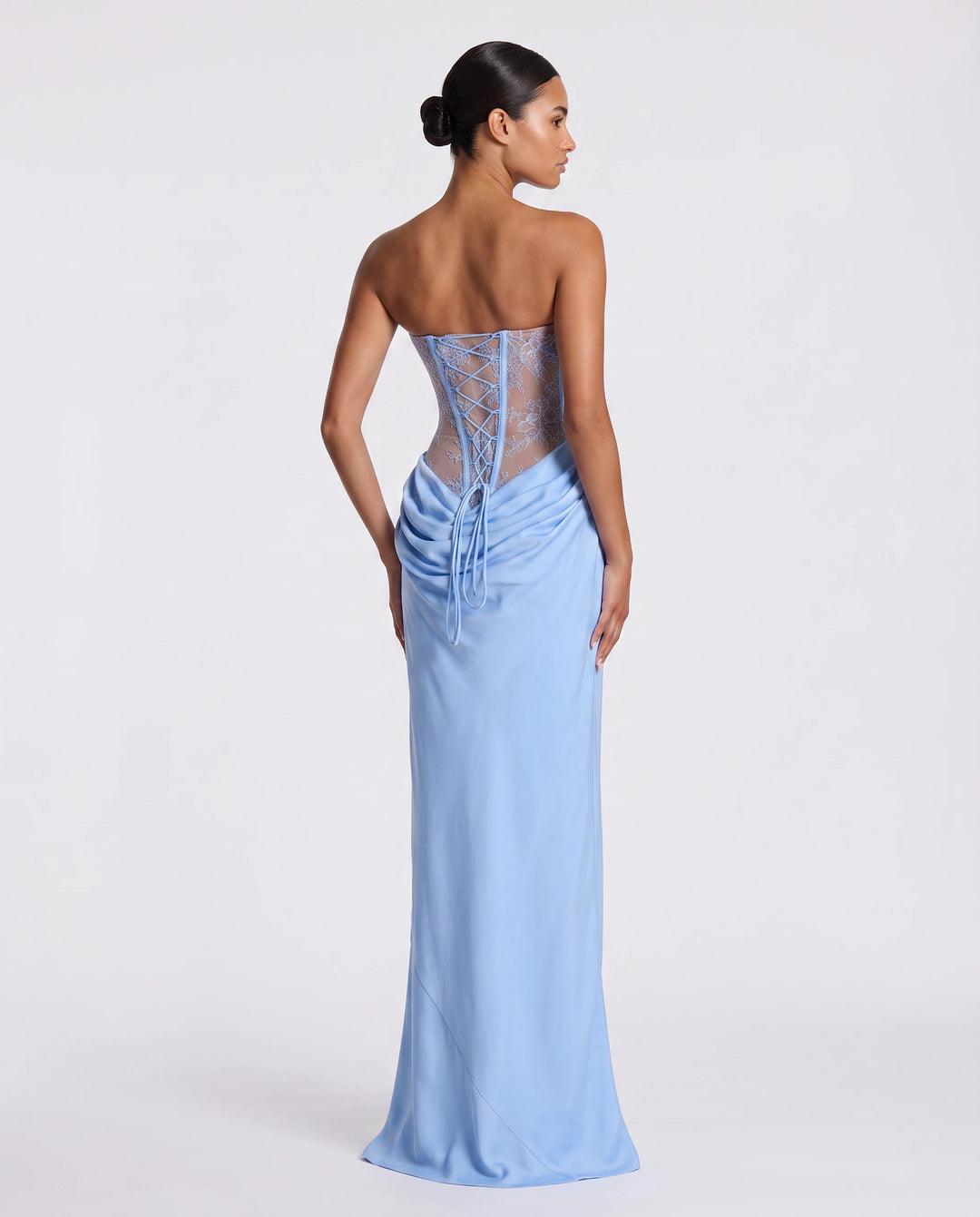 Solvaine — La robe longue corset en dentelle