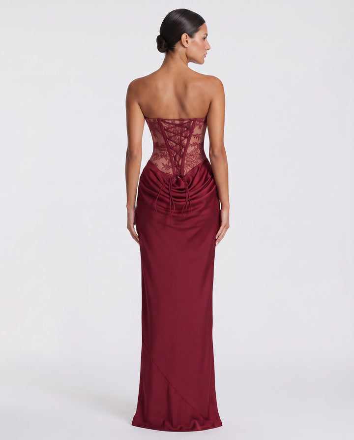 Solvaine — La robe longue corset en dentelle