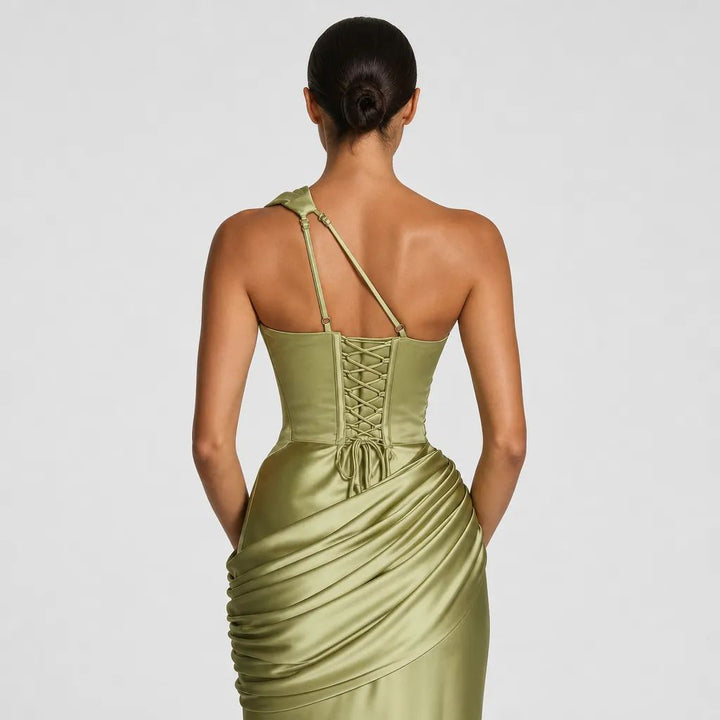 Velara — Das einseitige Skulpturkleid