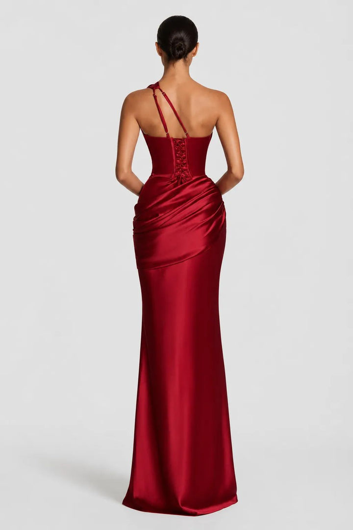 Velara — Das einseitige Skulpturkleid