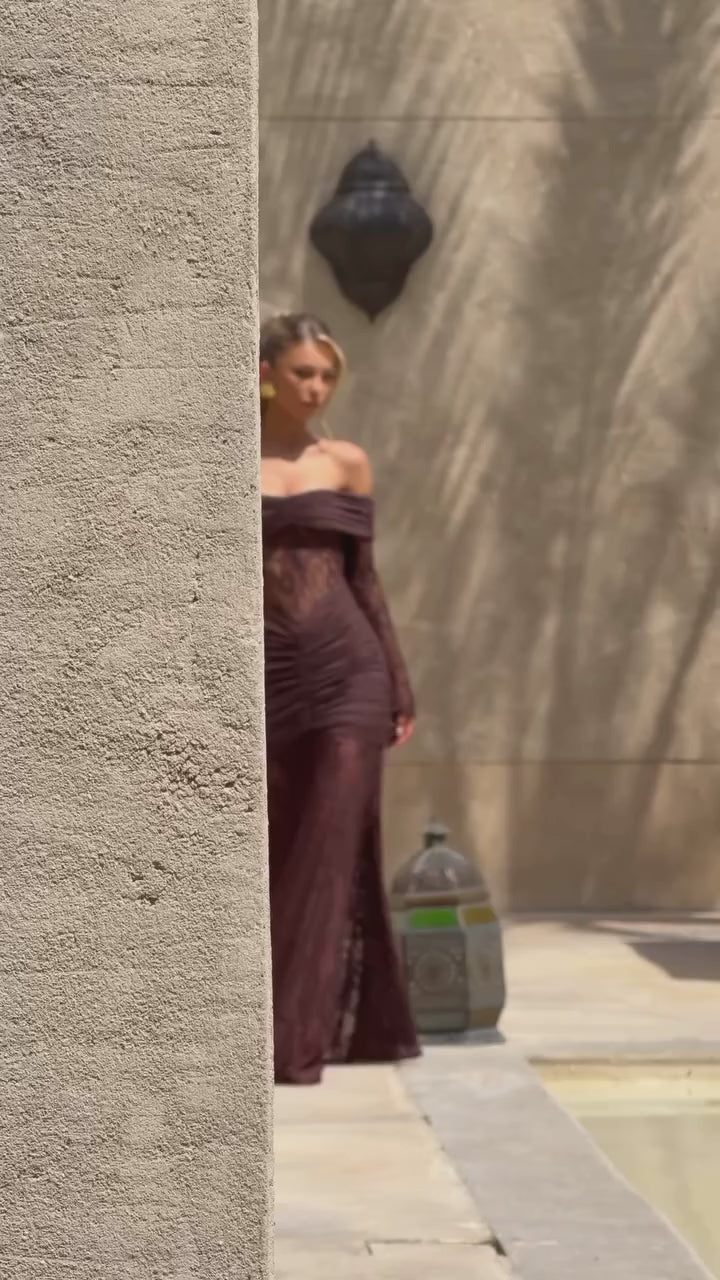 Gracieuse – שמלת התחרה המפתה בצורת שעון חול